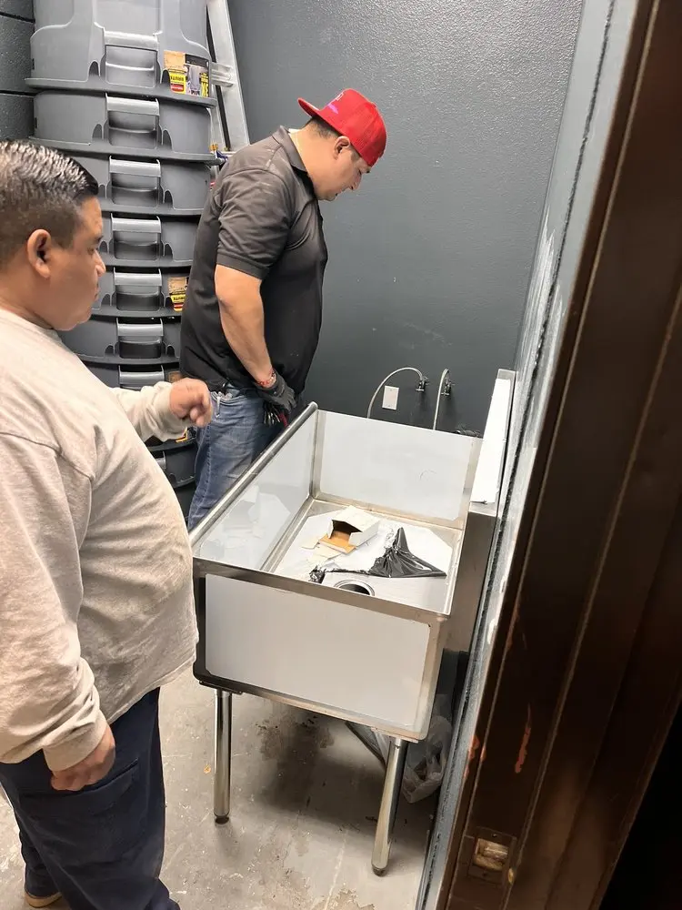 Commercial plumbing and sink installation in Casagmo